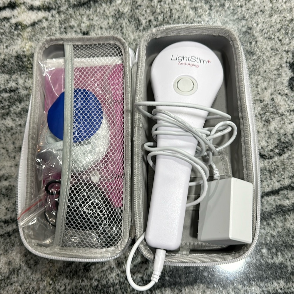 LightStim Handheld LED light for wrinkles